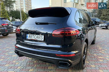 Внедорожник / Кроссовер Porsche Cayenne 2015 в 
