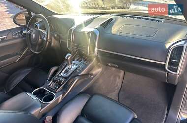 Позашляховик / Кросовер Porsche Cayenne 2012 в 