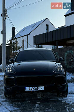 Внедорожник / Кроссовер Porsche Cayenne 2017 в 