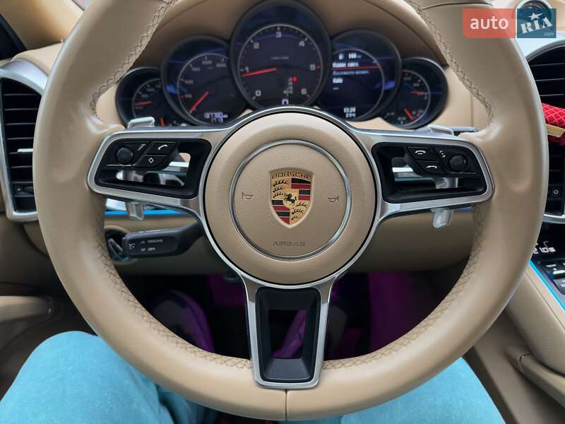 Внедорожник / Кроссовер Porsche Cayenne 2016 в Киеве