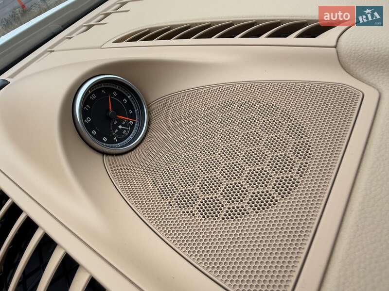 Внедорожник / Кроссовер Porsche Cayenne 2016 в Киеве