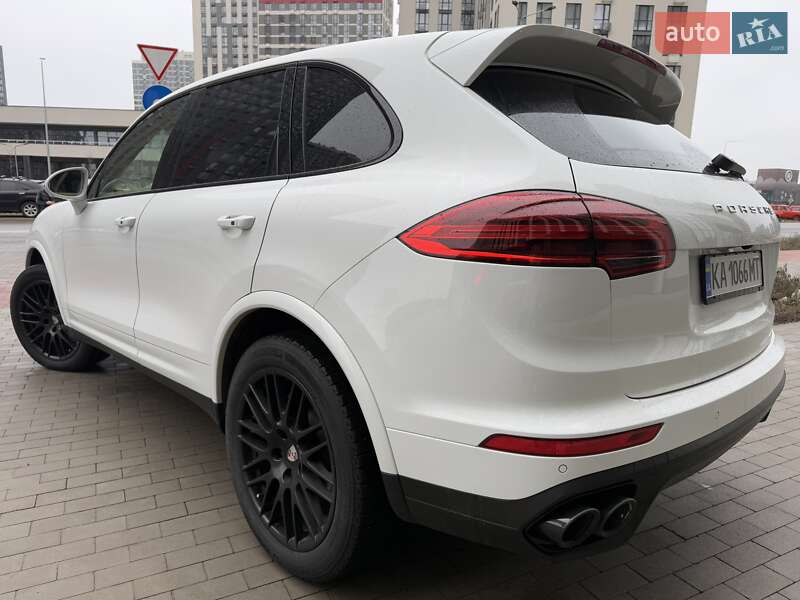 Внедорожник / Кроссовер Porsche Cayenne 2016 в Киеве