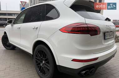 Внедорожник / Кроссовер Porsche Cayenne 2016 в 