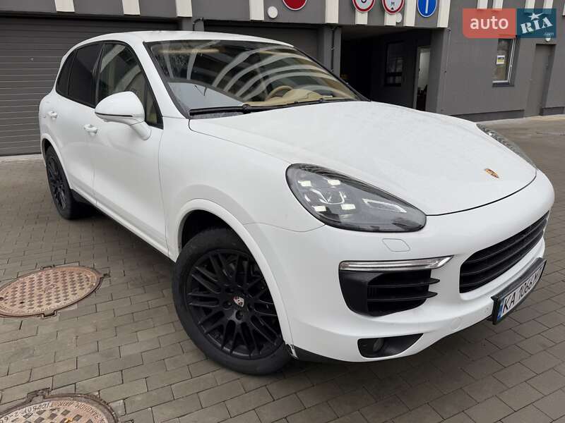Внедорожник / Кроссовер Porsche Cayenne 2016 в Киеве