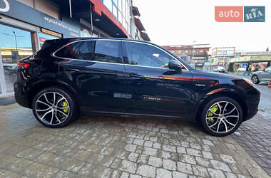 Внедорожник / Кроссовер Porsche Cayenne 2019 в 