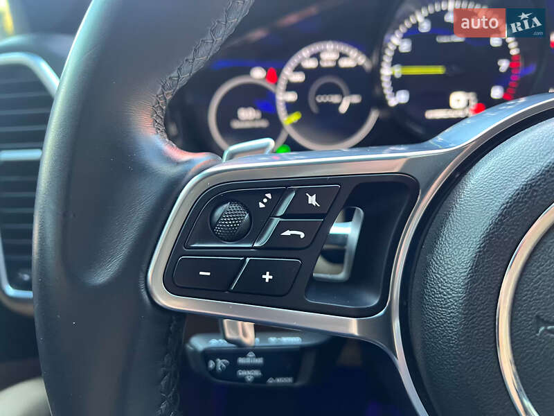 Позашляховик / Кросовер Porsche Cayenne 2019 в Львові