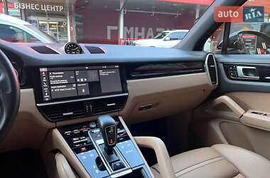 Внедорожник / Кроссовер Porsche Cayenne 2019 в 