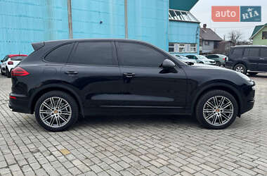 Внедорожник / Кроссовер Porsche Cayenne 2015 в 