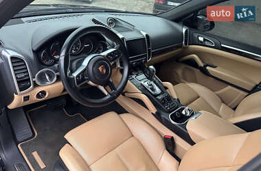 Внедорожник / Кроссовер Porsche Cayenne 2015 в 