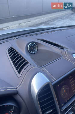 Внедорожник / Кроссовер Porsche Cayenne 2013 в 