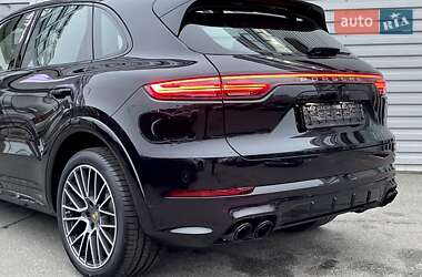 Внедорожник / Кроссовер Porsche Cayenne 2022 в 