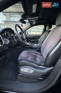 Внедорожник / Кроссовер Porsche Cayenne 2012 в 