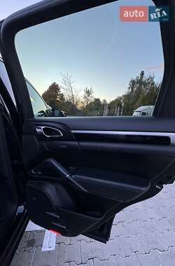 Внедорожник / Кроссовер Porsche Cayenne 2012 в 