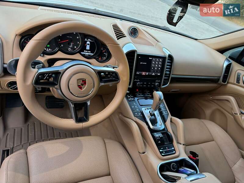 Позашляховик / Кросовер Porsche Cayenne 2016 в Києві