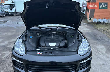 Позашляховик / Кросовер Porsche Cayenne 2015 в 