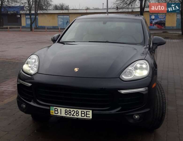 Внедорожник / Кроссовер Porsche Cayenne 2015 в 