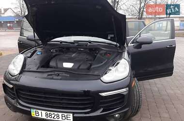 Внедорожник / Кроссовер Porsche Cayenne 2015 в 