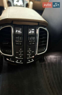 Внедорожник / Кроссовер Porsche Cayenne 2014 в 