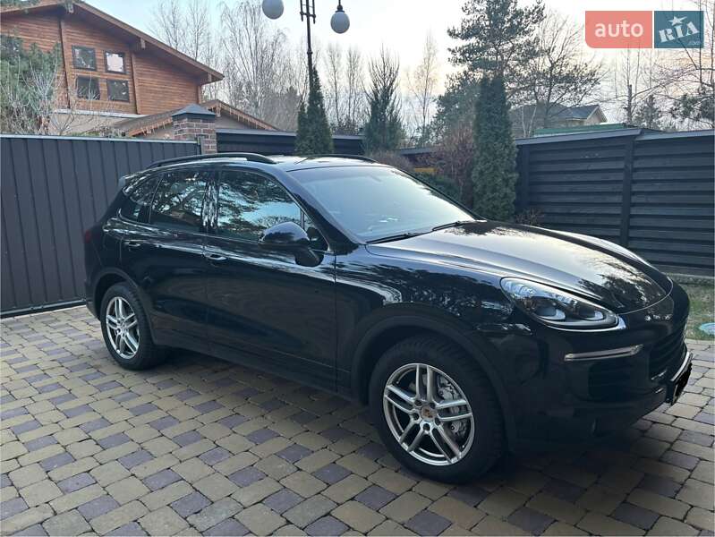 Позашляховик / Кросовер Porsche Cayenne 2015 в 