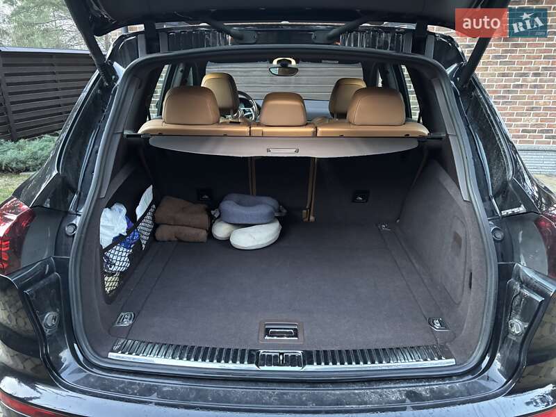 Внедорожник / Кроссовер Porsche Cayenne 2015 в Стоянке фото 4 Внедорожник / Кроссовер Porsche Cayenne 2015 в Стоянке