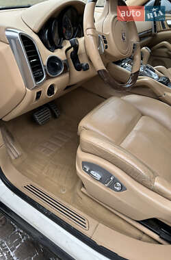 Внедорожник / Кроссовер Porsche Cayenne 2010 в 