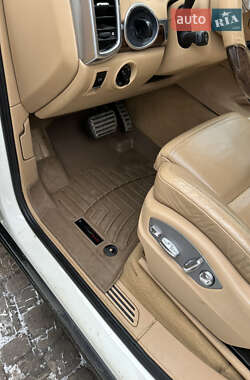Внедорожник / Кроссовер Porsche Cayenne 2010 в 