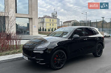 Внедорожник / Кроссовер Porsche Cayenne 2016 в 