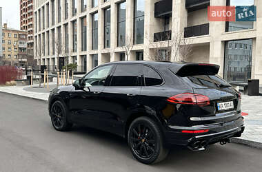 Внедорожник / Кроссовер Porsche Cayenne 2016 в 