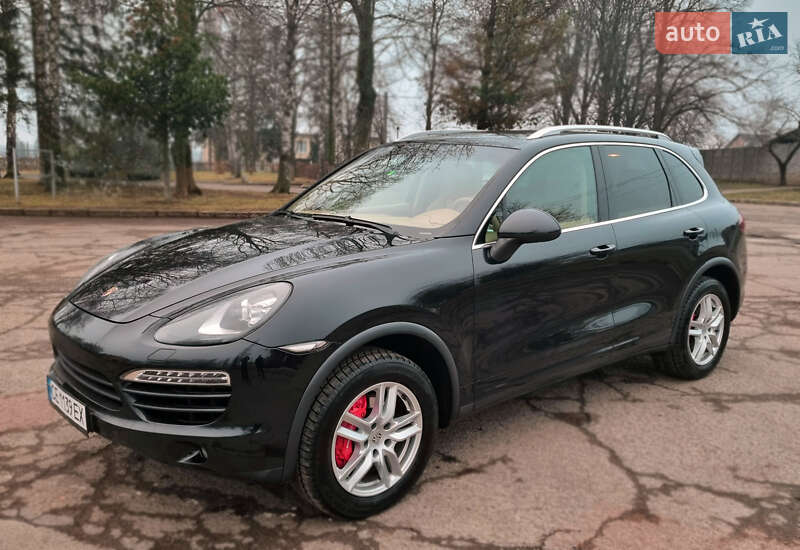 Позашляховик / Кросовер Porsche Cayenne 2011 в Чернівцях