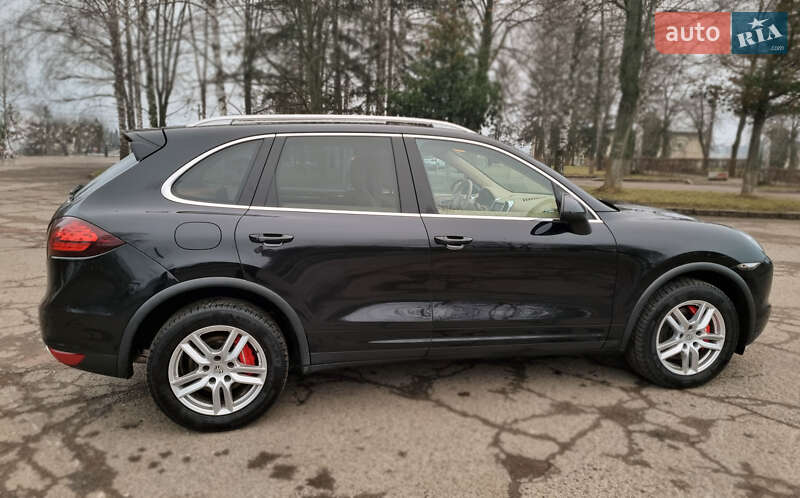 Позашляховик / Кросовер Porsche Cayenne 2011 в Чернівцях