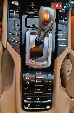 Позашляховик / Кросовер Porsche Cayenne 2011 в Чернівцях