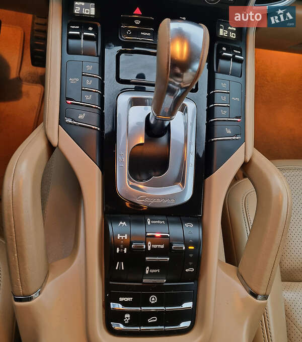 Позашляховик / Кросовер Porsche Cayenne 2011 в Чернівцях