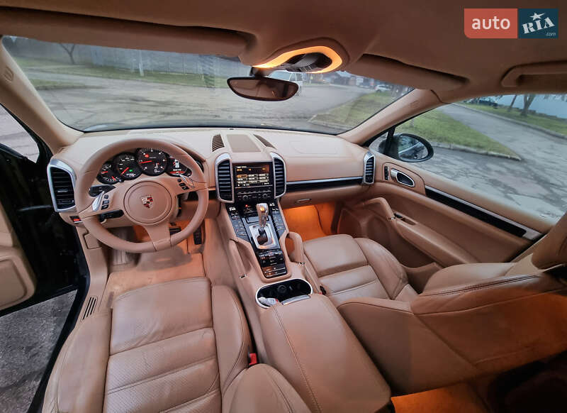 Позашляховик / Кросовер Porsche Cayenne 2011 в Чернівцях