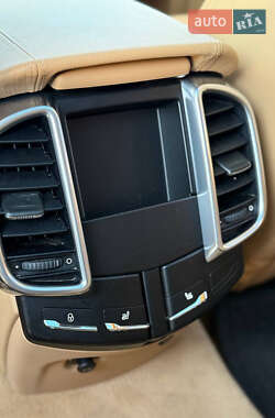 Позашляховик / Кросовер Porsche Cayenne 2012 в Чернівцях