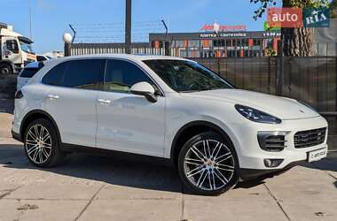 Внедорожник / Кроссовер Porsche Cayenne 2015 в Киеве