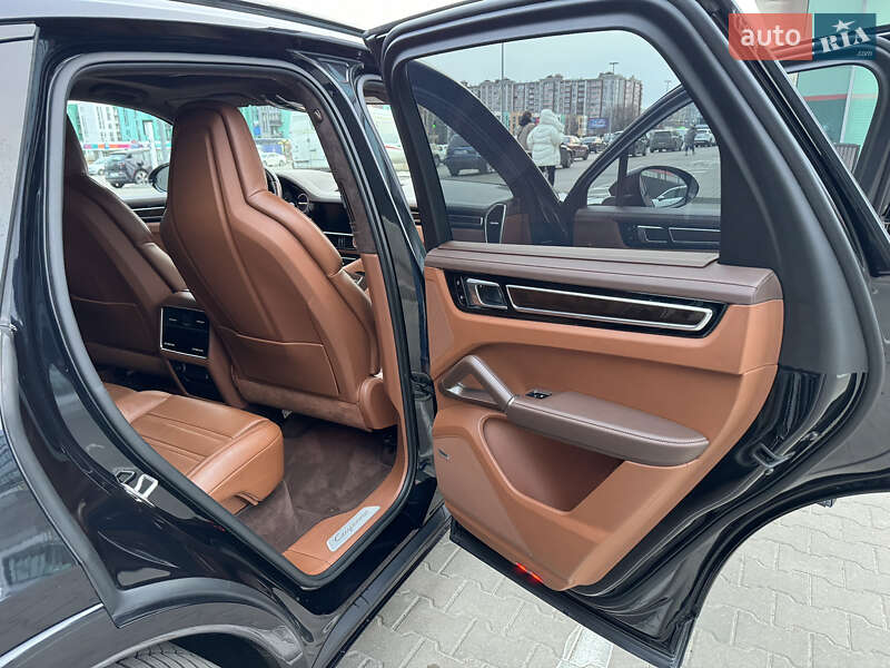 Внедорожник / Кроссовер Porsche Cayenne 2020 в Киеве