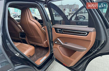 Внедорожник / Кроссовер Porsche Cayenne 2020 в 