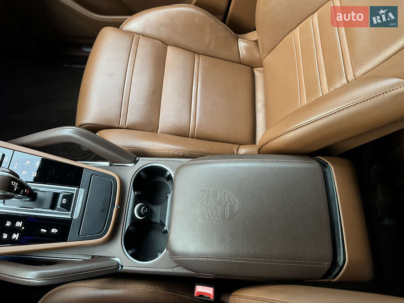 Внедорожник / Кроссовер Porsche Cayenne 2020 в Киеве