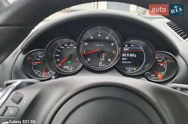 Внедорожник / Кроссовер Porsche Cayenne 2014 в 