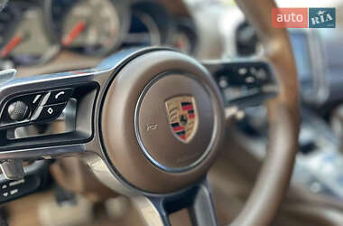 Внедорожник / Кроссовер Porsche Cayenne 2016 в 
