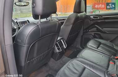 Внедорожник / Кроссовер Porsche Cayenne 2014 в 