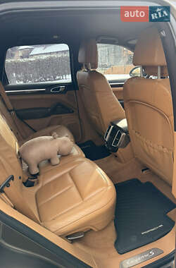 Позашляховик / Кросовер Porsche Cayenne 2012 в 