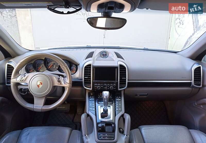 Внедорожник / Кроссовер Porsche Cayenne 2012 в Черновцах