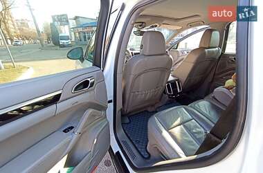Внедорожник / Кроссовер Porsche Cayenne 2012 в 