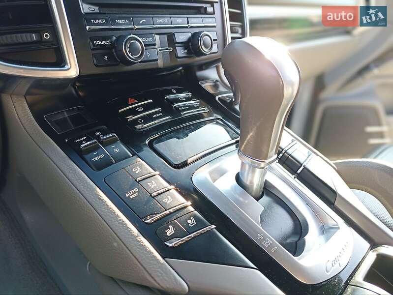 Внедорожник / Кроссовер Porsche Cayenne 2012 в Черновцах