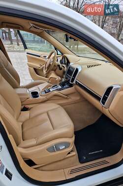 Позашляховик / Кросовер Porsche Cayenne 2012 в 
