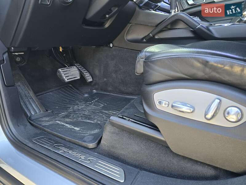 Внедорожник / Кроссовер Porsche Cayenne 2010 в Днепре