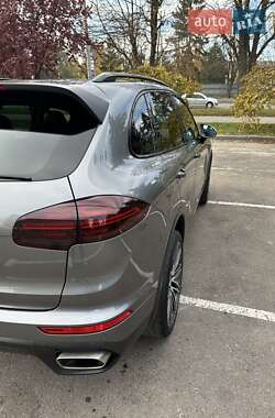 Внедорожник / Кроссовер Porsche Cayenne 2017 в 