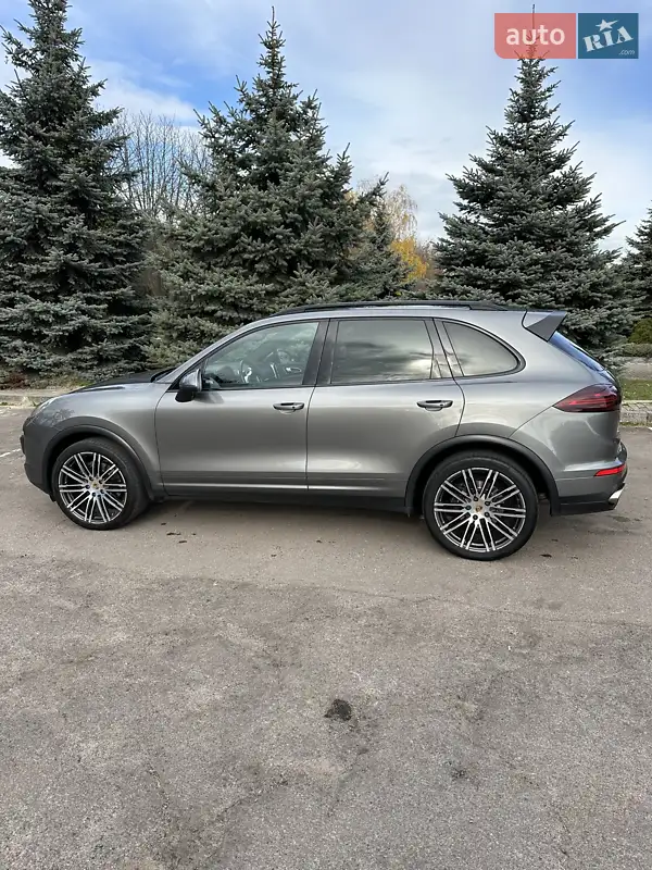 Внедорожник / Кроссовер Porsche Cayenne 2017 в 