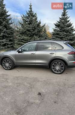 Внедорожник / Кроссовер Porsche Cayenne 2017 в 